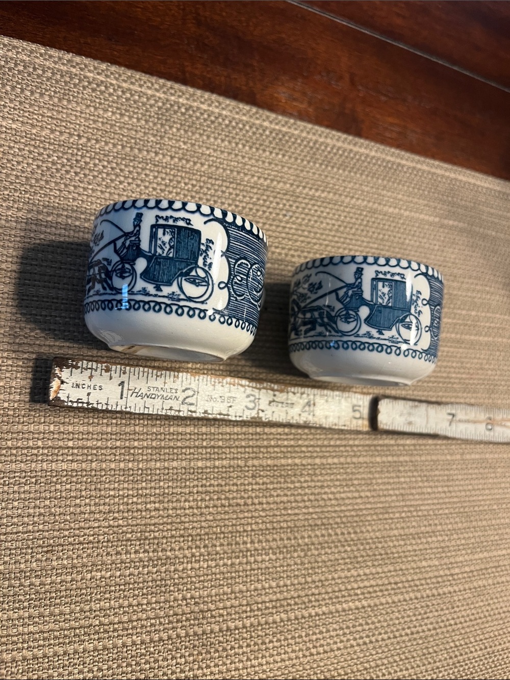 1960’s vintage currier & Ives  Ceramic Salt 🧂 pepper shakers Cellar